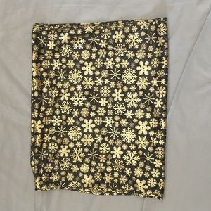 3/$15 black gold snowflake infinity lightweight scarf
